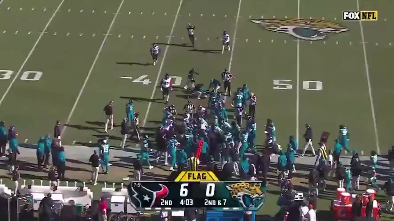 20 Jaguars hit Aziz Al-Qaeda late. After Trevor Lawrence tackle