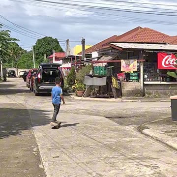 A Chill Neighborhood Skateboarding Cruise 🛹🤙