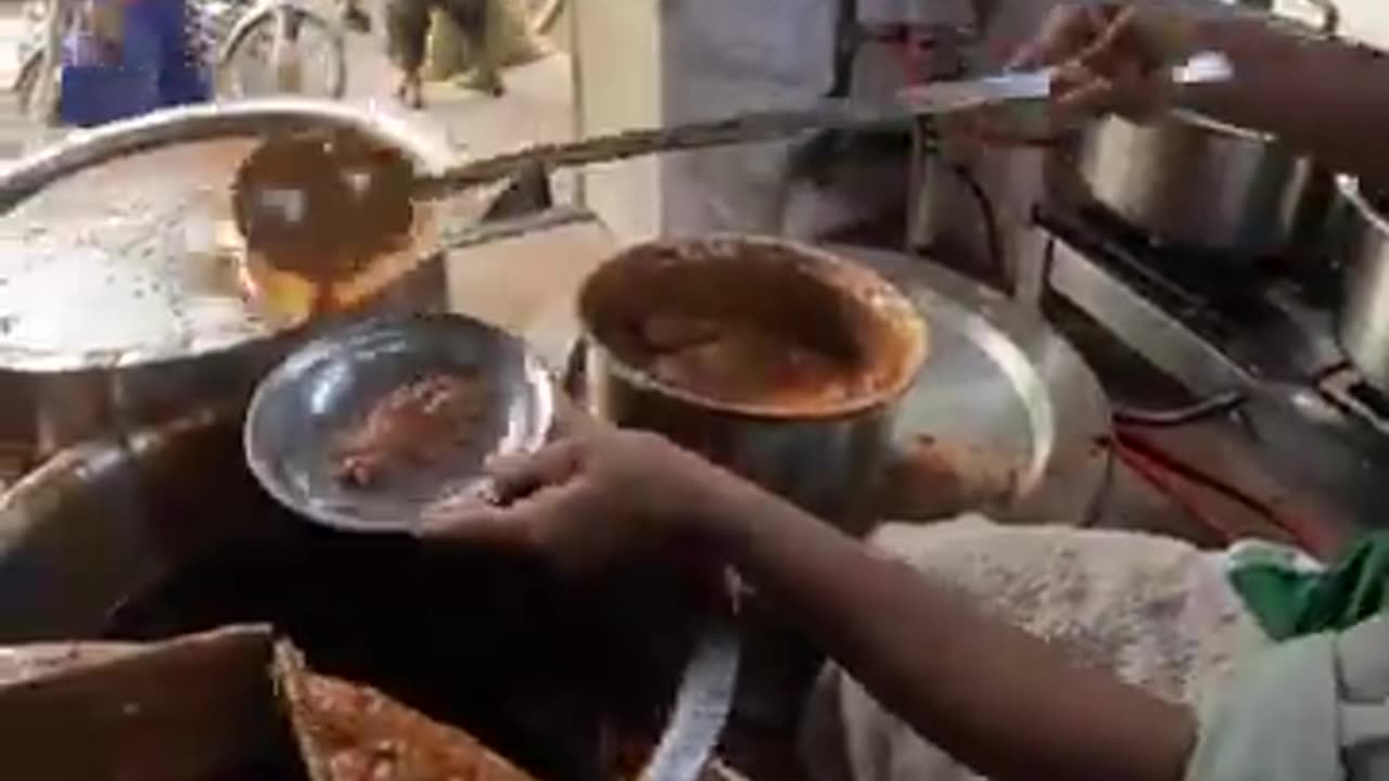 Pakistani Local Pays For Our Meal at Famous Zahid Nihari 🇵🇰