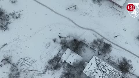 Russian’s duel with a drone on the snow - Abandoning his wounded fellow soldier, he flees