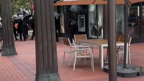 Portland Antifa smash up the Starbucks at Pioneer Courthouse Square