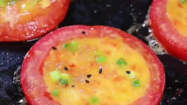 Tomatoes and steamed buns are a perfect match