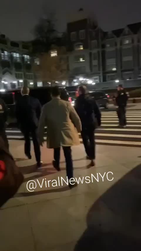 Mayor Eric Adam's gets heckled at an event in NYC. The Mayor blows kisses at the hecklers