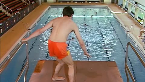 DIVE MR Bean/Funny Clips. MR Bean Official.