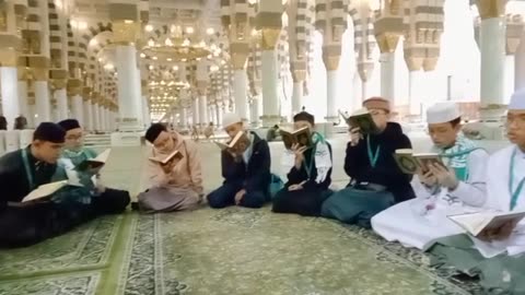 Jamaah umroh in Makkah student from malang