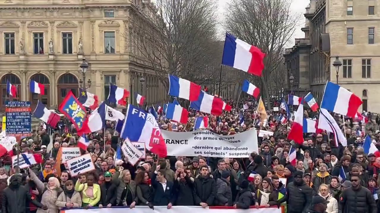 Thousands hit Paris against the proxy war