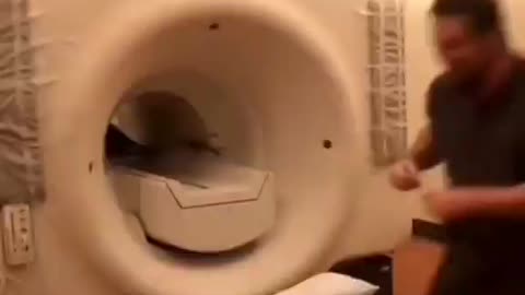 Powerful MRI machine~ Here's why it's mandatory to put out anything metal before the exam