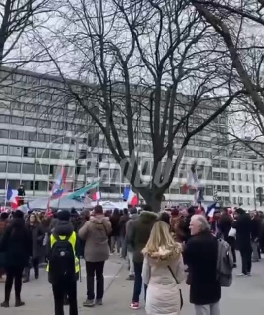 Strikes against arms supplies to Ukraine were organized in France