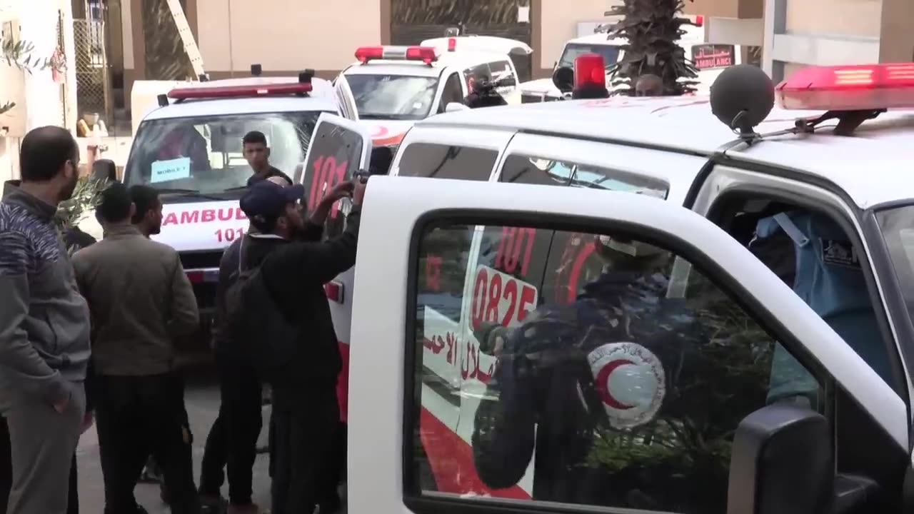 Palestinian medics prepare premature babies for evacuation from Gaza _