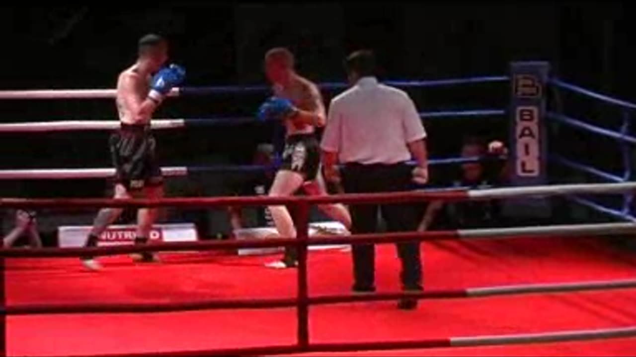 Noc Bojovníků 2008 - Thaibox - Zápas o mistra ČR v thaiském boxu - 2. část