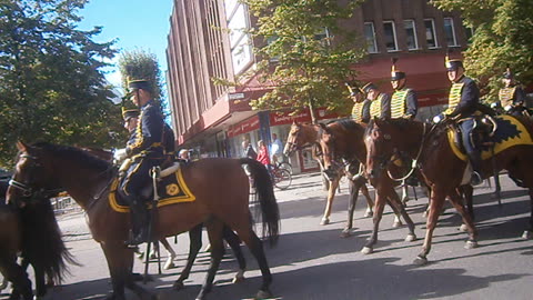 Skånska skvadronen paraderar på Södergatan, Helsingborg 19 Sept. 2015