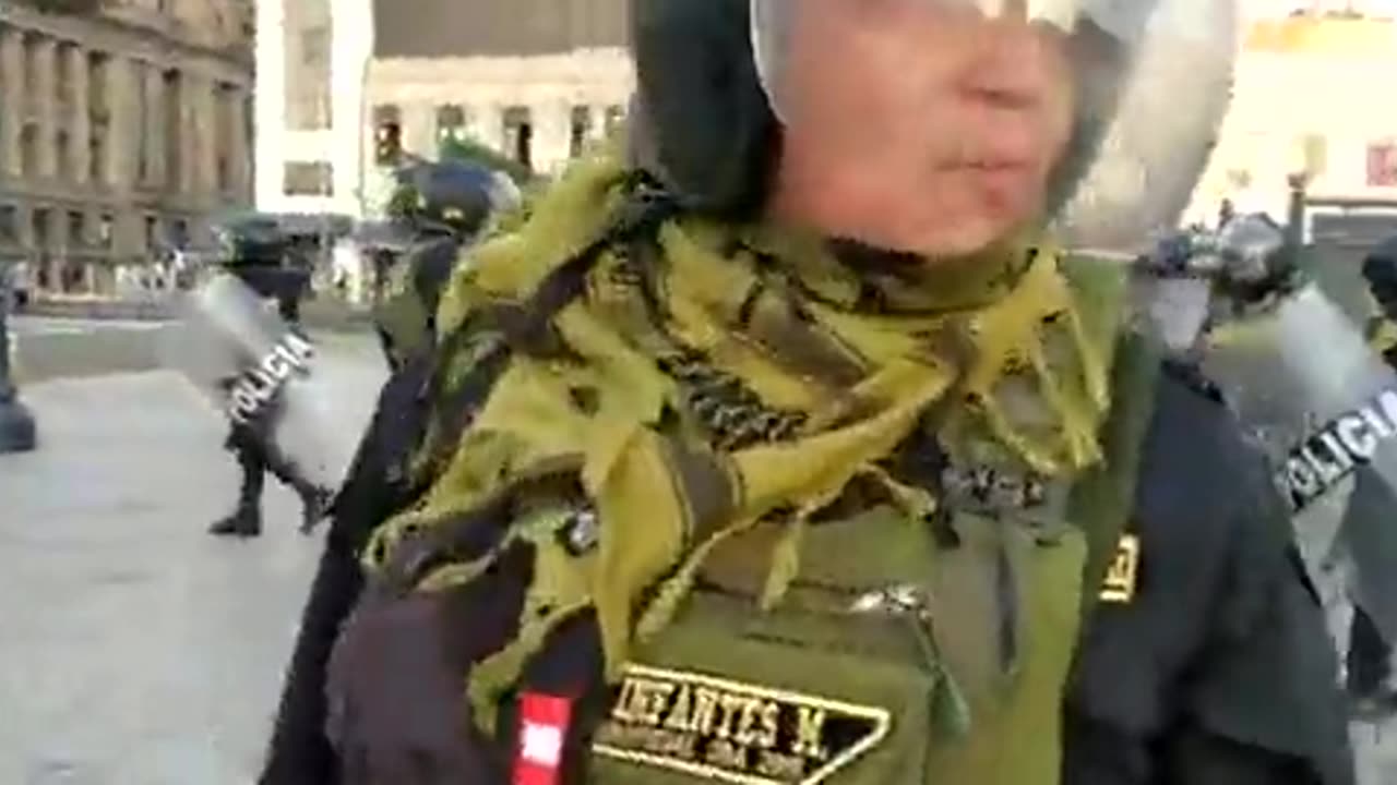 LUEGO DE LANZAR BOMBAS LACRIMOGENAS