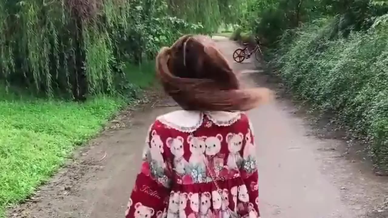 Little girl: The 15-year-old girl's real height is 1.8 meters