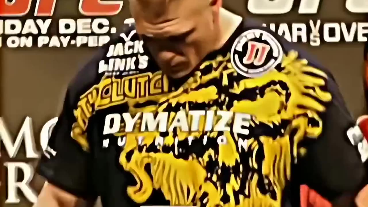 Joe rogan's reaction seeing shirtless Brock lesnar 🥶