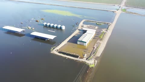 Calif ‘Ghost Lake’ re-emerges after 130 yrs, drowning 94,000 acres of Farmland