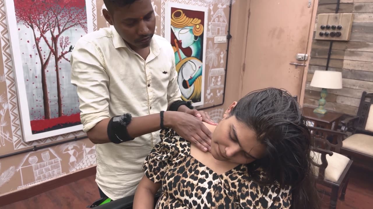 Smoking Hair Moxibustion Head massage for Relaxation _ Indian Massage