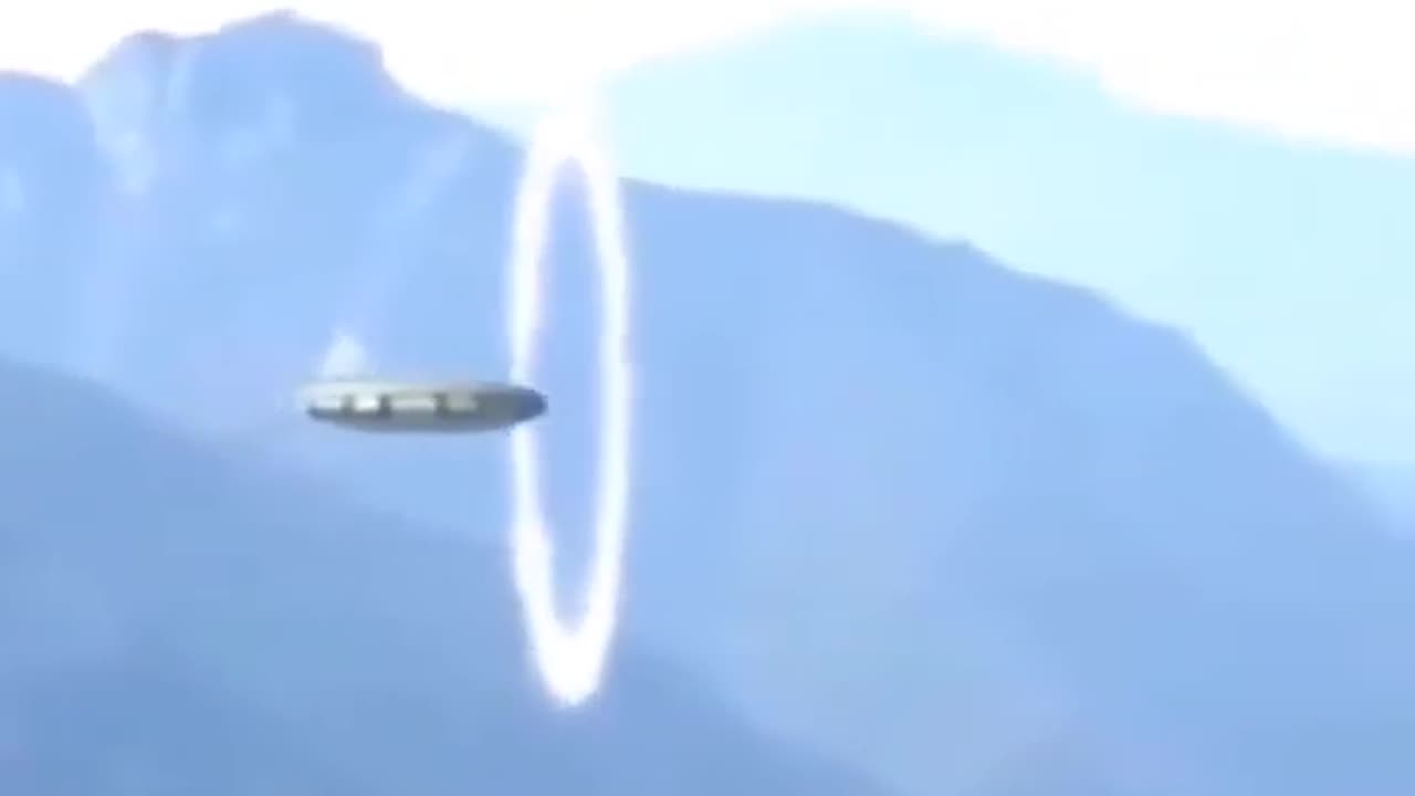 UFO GOING THRU A PORTAL