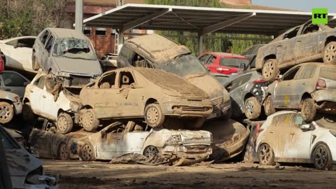 Hundreds of Cars Pile Up in Valencia a Month After Devastating Storm