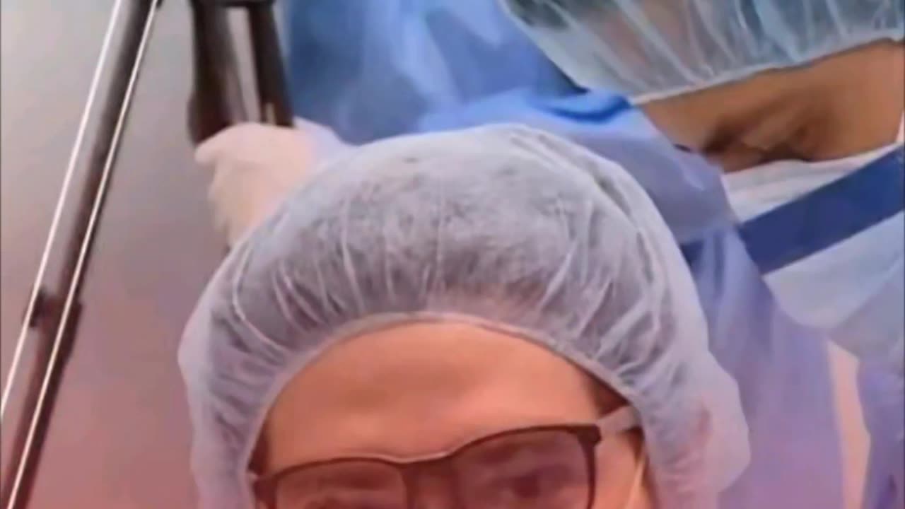 Si que firmen cuando entran y cuando salen esos médicos quieren irse temparano