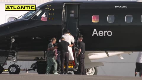Britney Spears sparks concern bringing bizarre item onto plane as she jets off to celebrate birthday and divorce