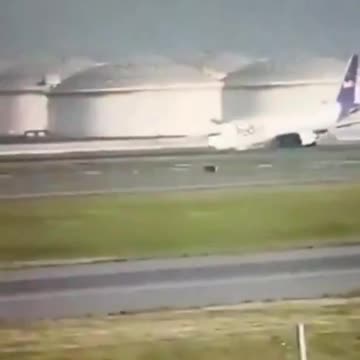 Boeing 767 FedEx plane makes emergency landing without nose gear in Turkey