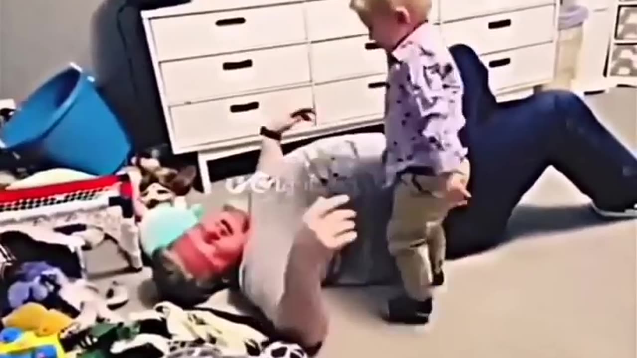 Dad vs Lil son whresling 😍🤓💪🥰
