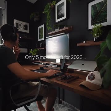 Keep It Simple: A Guide to Organizing a Minimalist Workstation"