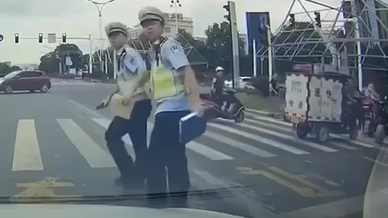 A Guy Ran Over Cop's Foot