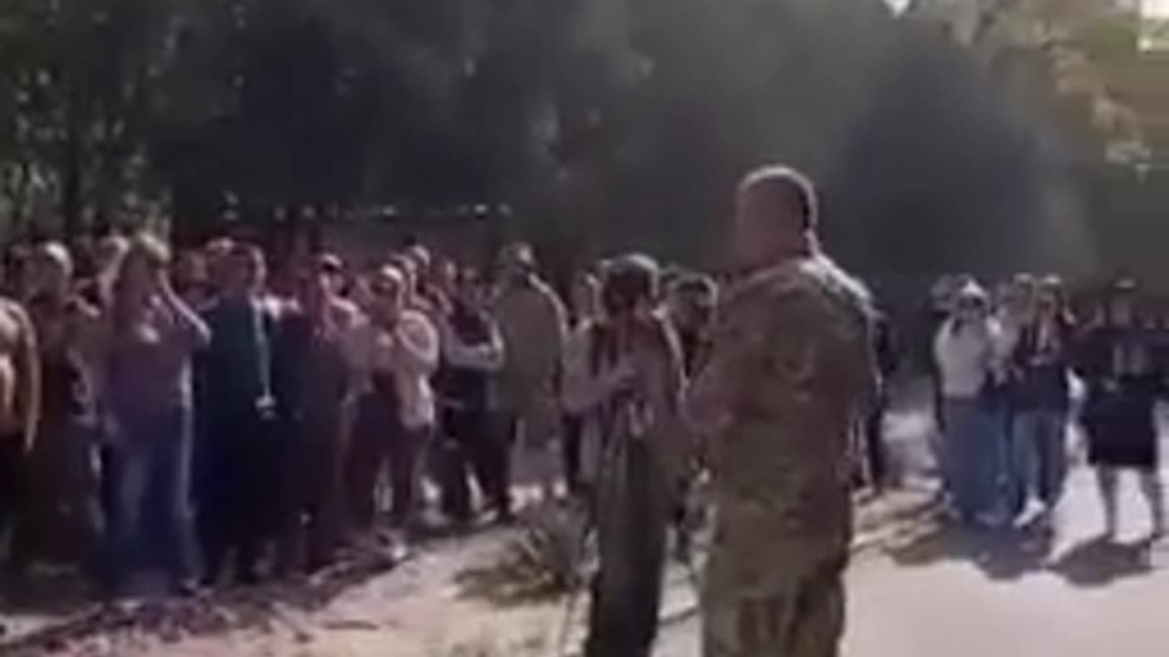 Ukrainian soldiers deserted, some attended a protest rally against their lack of training & weapons