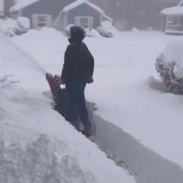 Lake Effect snow Erie, PA. Over 20" of snow over the last 24 hours.