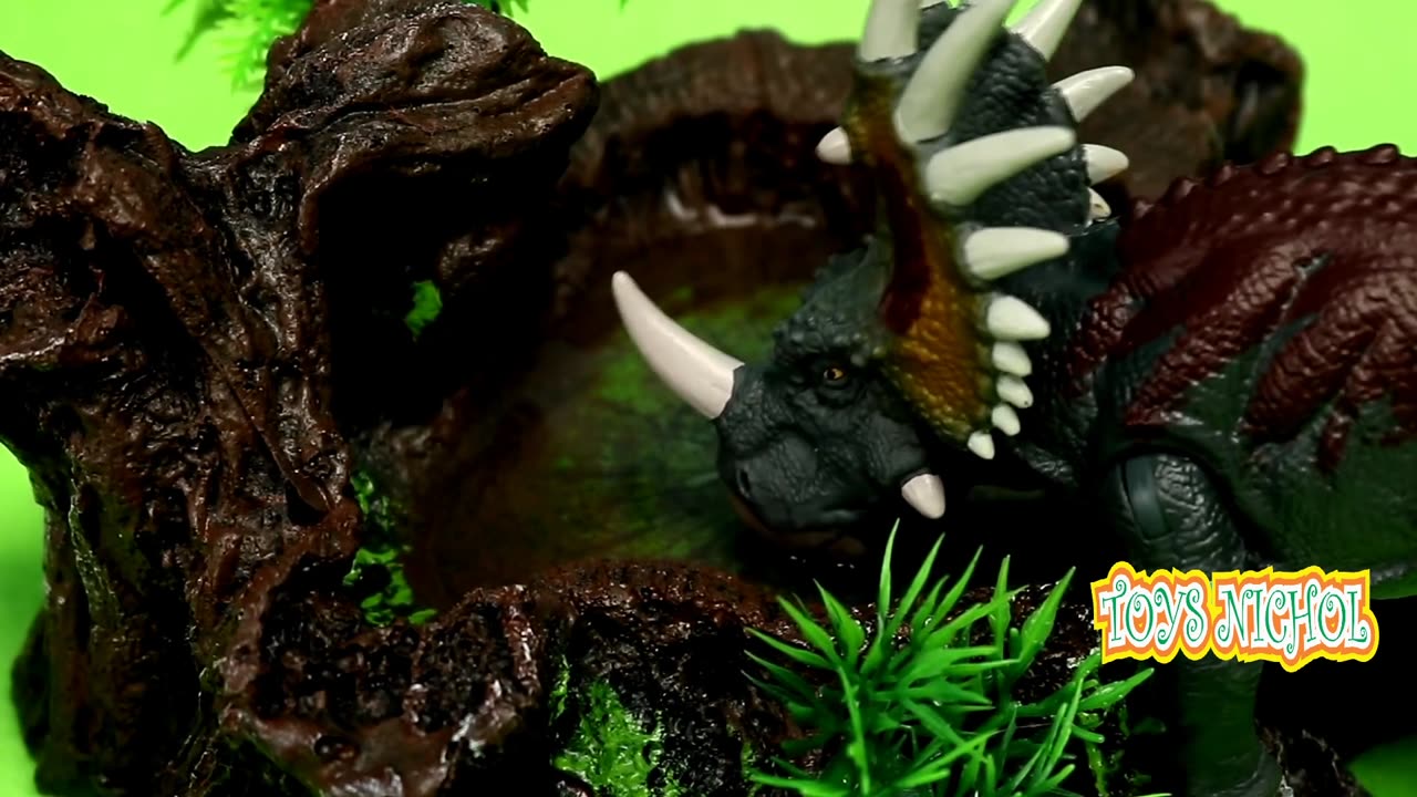 Velociraptor Run Fast and Hide Behind Tree to Avoid Attacks from Other Dinos
