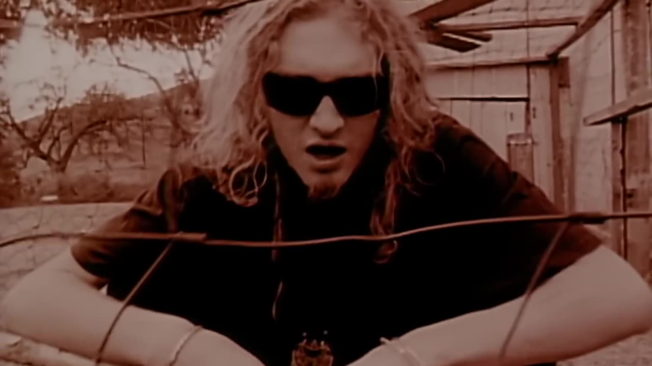 Alice In Chains - Man in the Box (Official Video)