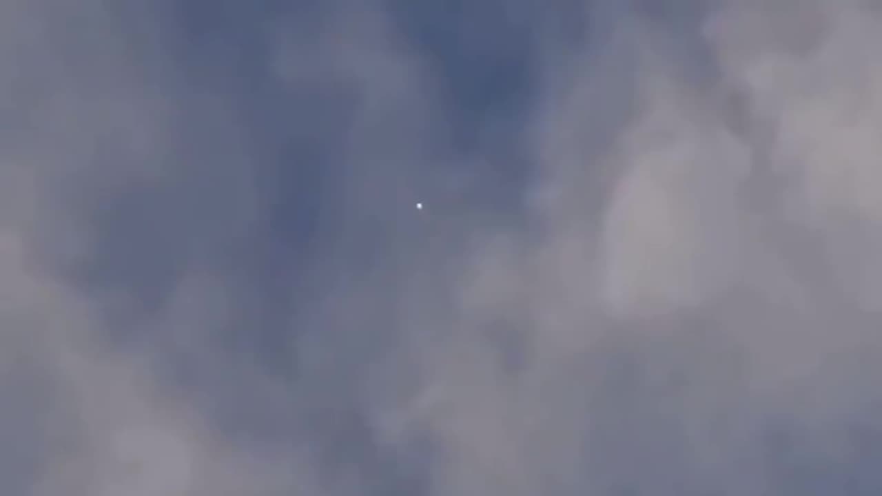 Unidentified object (UFO) allegedly filmed over Little Rock Arkansas USA around 5pm CST