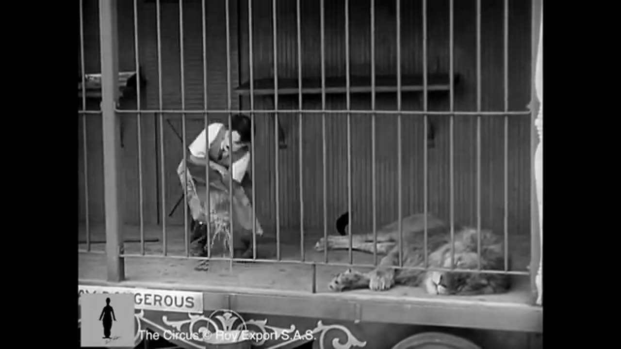 Charlie Chaplin - The Lion Cage - Full Scene (The Circus, 1928)