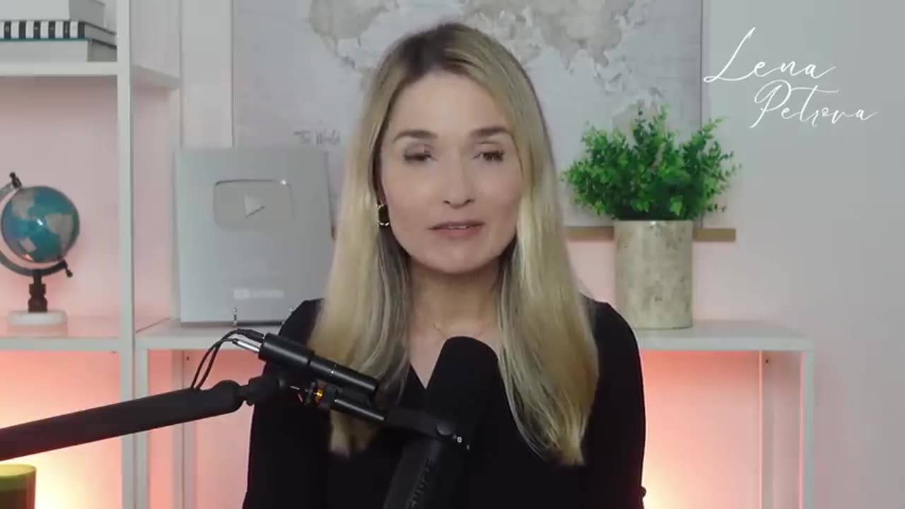 SHOCKING Video of the Top US Economic Advisor Reveals the Truth - Lena Petrova