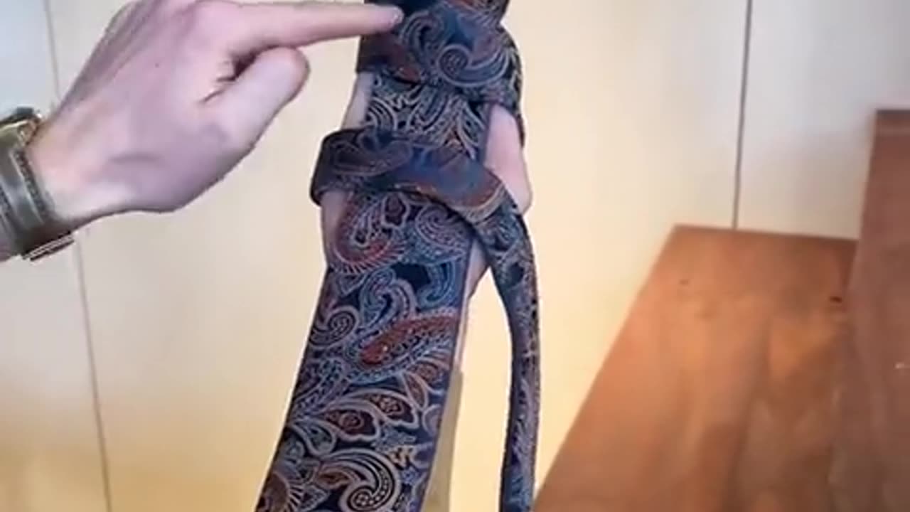 ΓΡΑΒΑΤΑ-ΕΥΚΟΛΟ ΔΕΣΙΜΟ