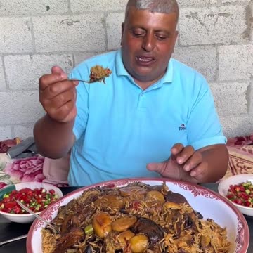 Starving Palestinian complain about his Friday lunch