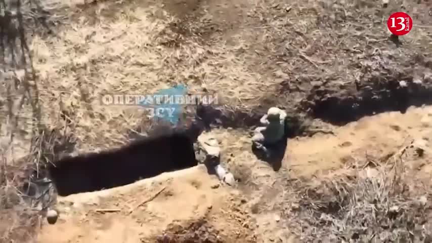 "See what drone did to insects" - Russian runs to the trench abandoning his fellow soldiers