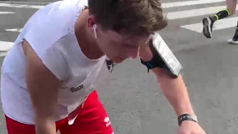 Man Finishes Marathon In Crocs