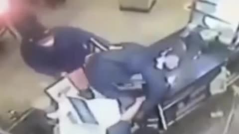 Brutal ending when a robber holds up a store