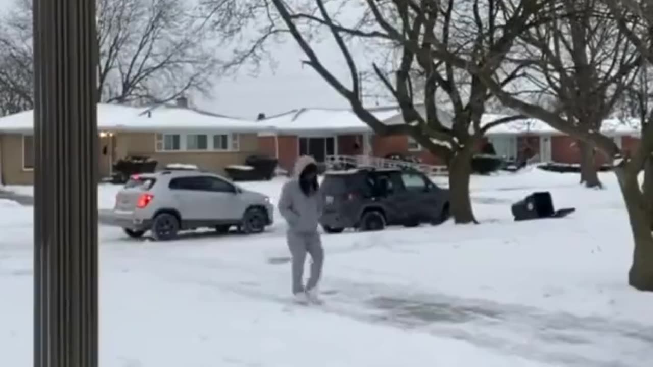 Funny people, armed resident stops a porch pirate dead in his tracks
