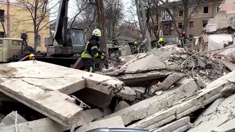 Missile destroyed Ukraine apartment block: police