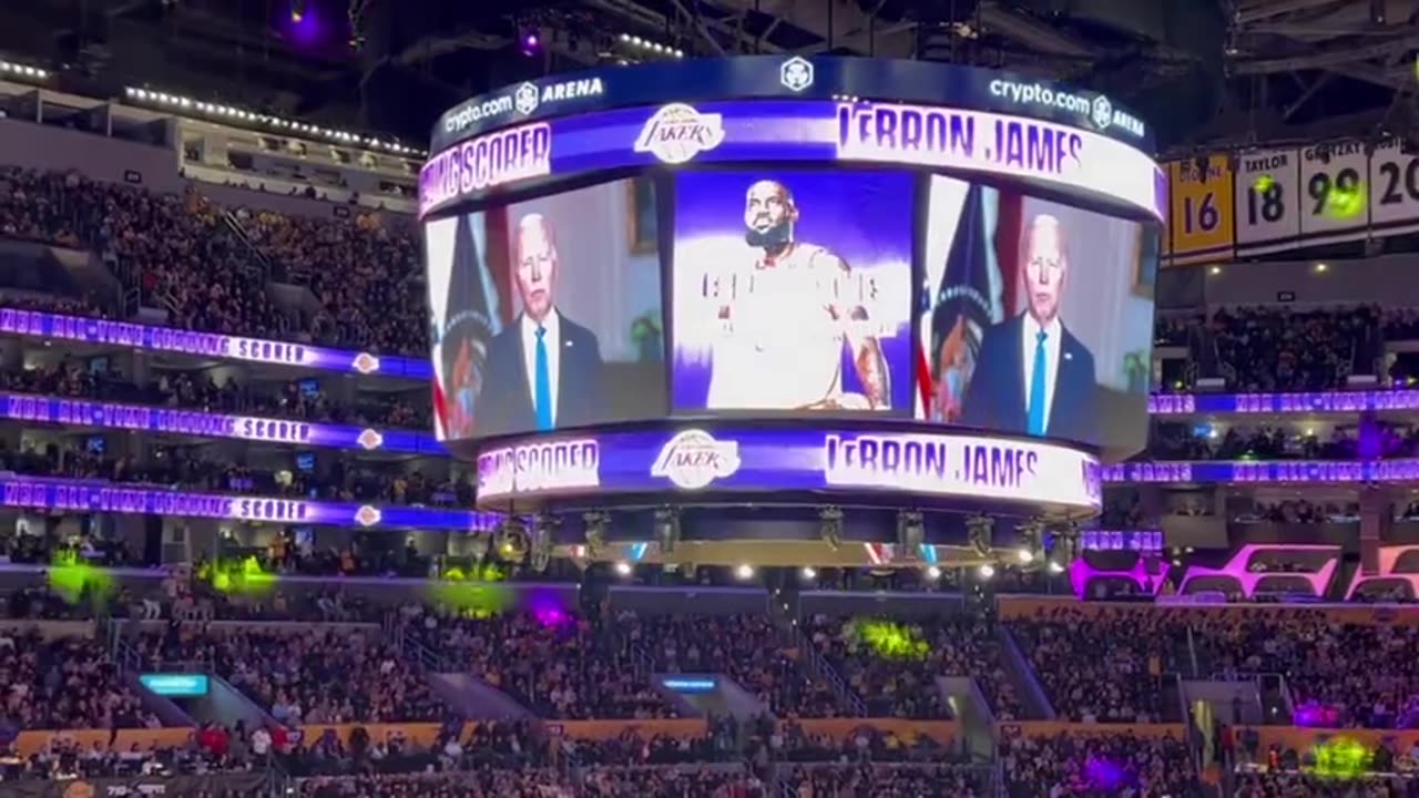 EVEN AT THE LAKERS GAME!!!🤣🤣🤣