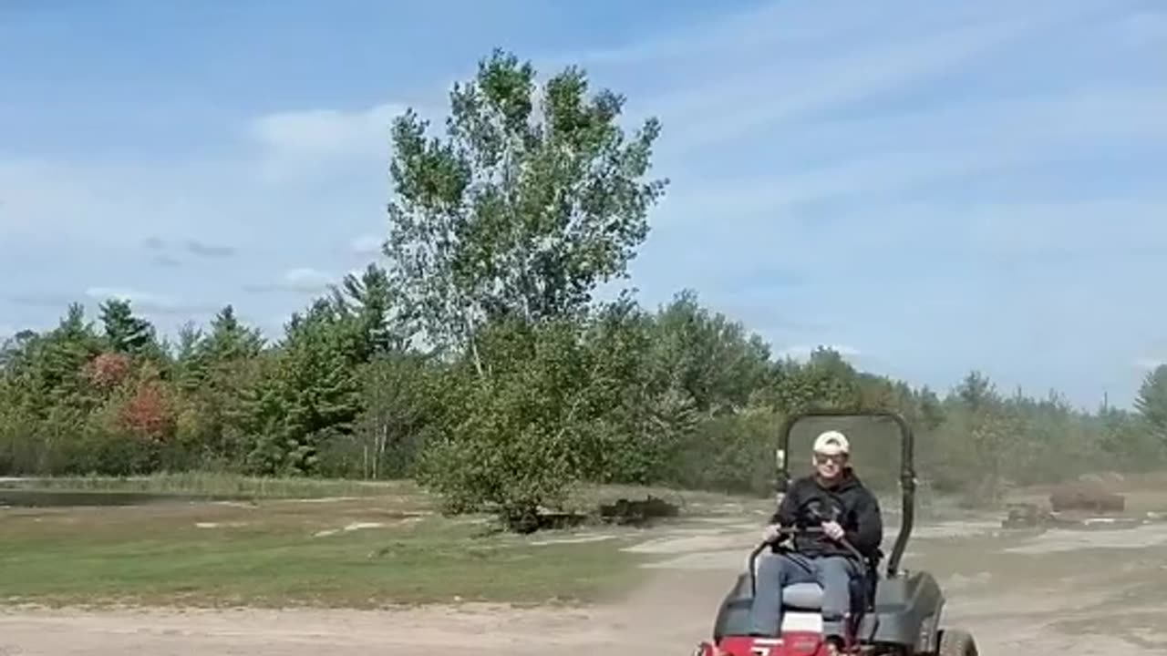 Drifting My Zero Turn Lawnmower Like A G...