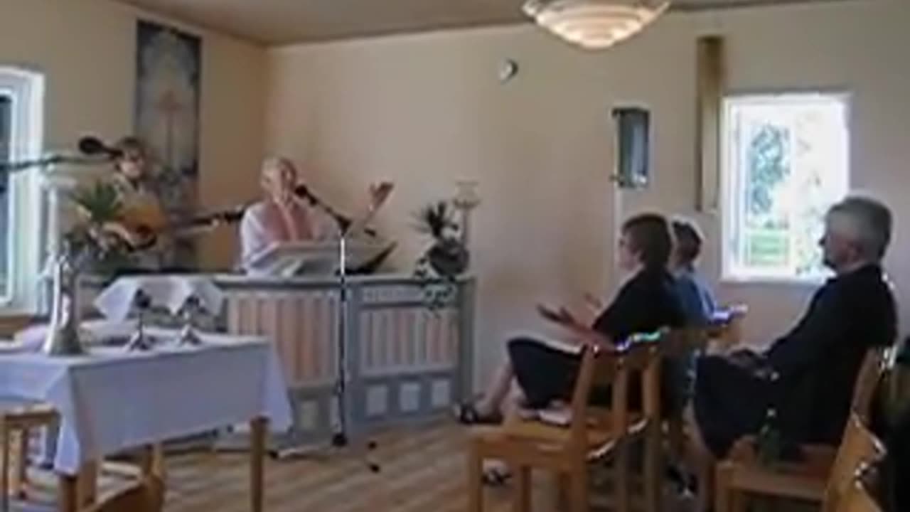 Stina Svensson sjunger på Broddetorp 17 Aug. 2004. Film inspelad av Arne Thuen