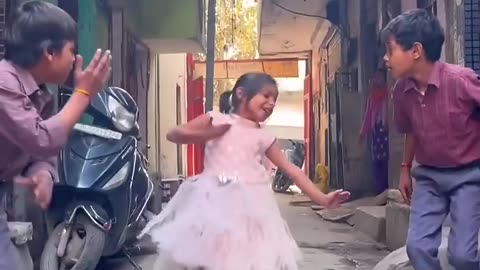 Viral cute sister dance