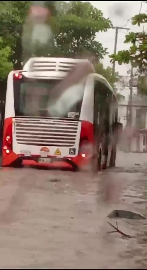 Inundación en Simón Bolívar