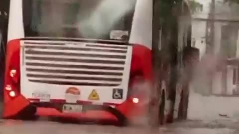 Inundación en Simón Bolívar