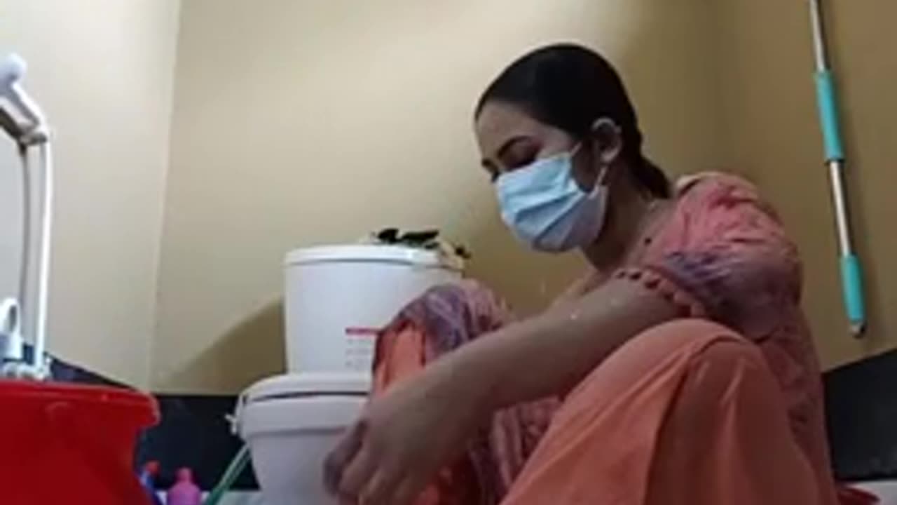 Dipa_Rani_mallu_hot_girl_bathing_live_
