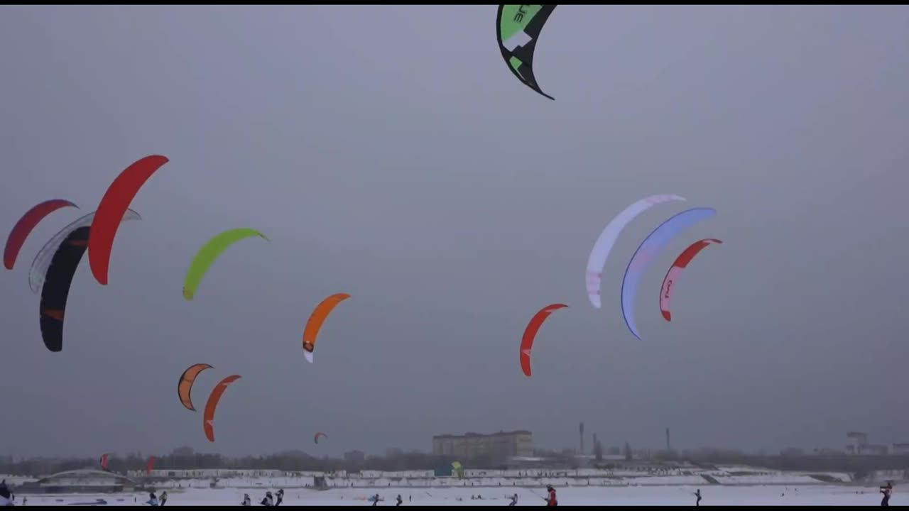Russian Snowkiting Championship takes place in Tolyatti: Snow, wind and parachute